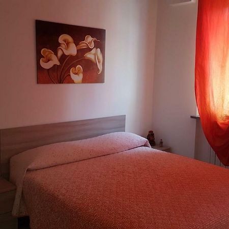 Accogliente Bilocale Apartamento Novara Exterior foto
