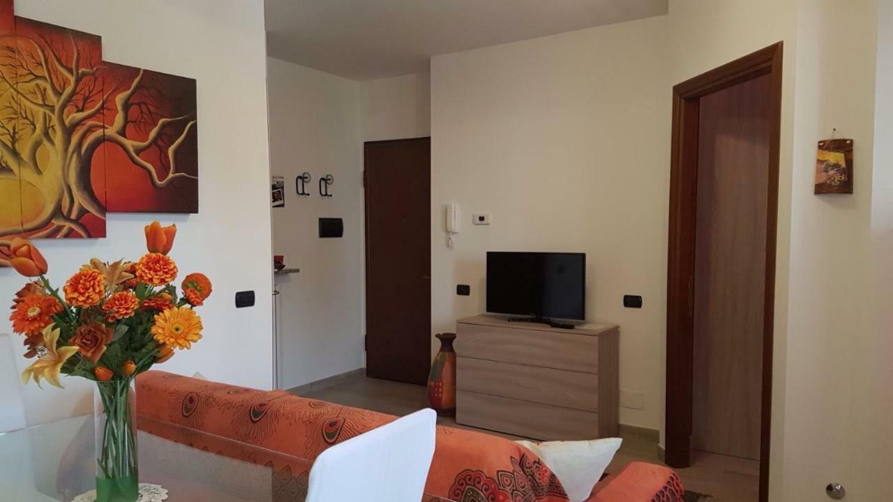 Accogliente Bilocale Apartamento Novara Exterior foto